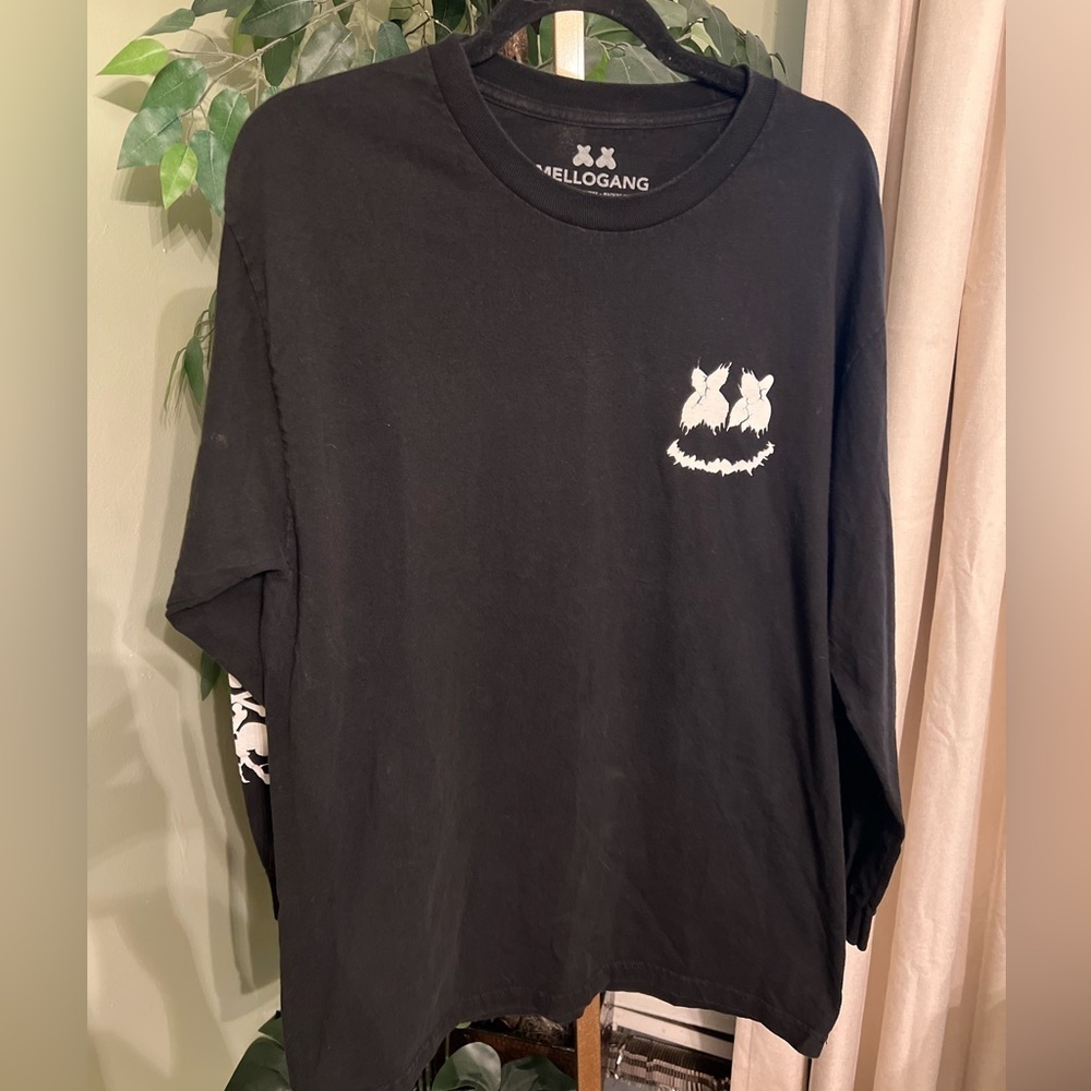 MELLOGANG Long Sleeve Men’s T-shirt Size Large